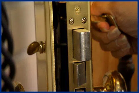Boston Locksmith Service Boston, MA 617-206-2138 - apartment-lock-change